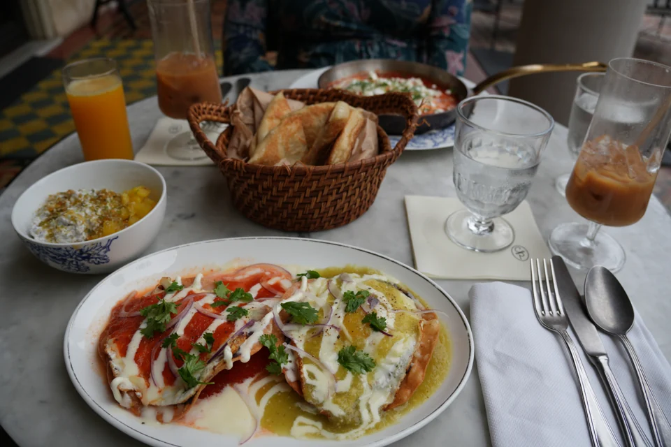Breakfast at the Mansion