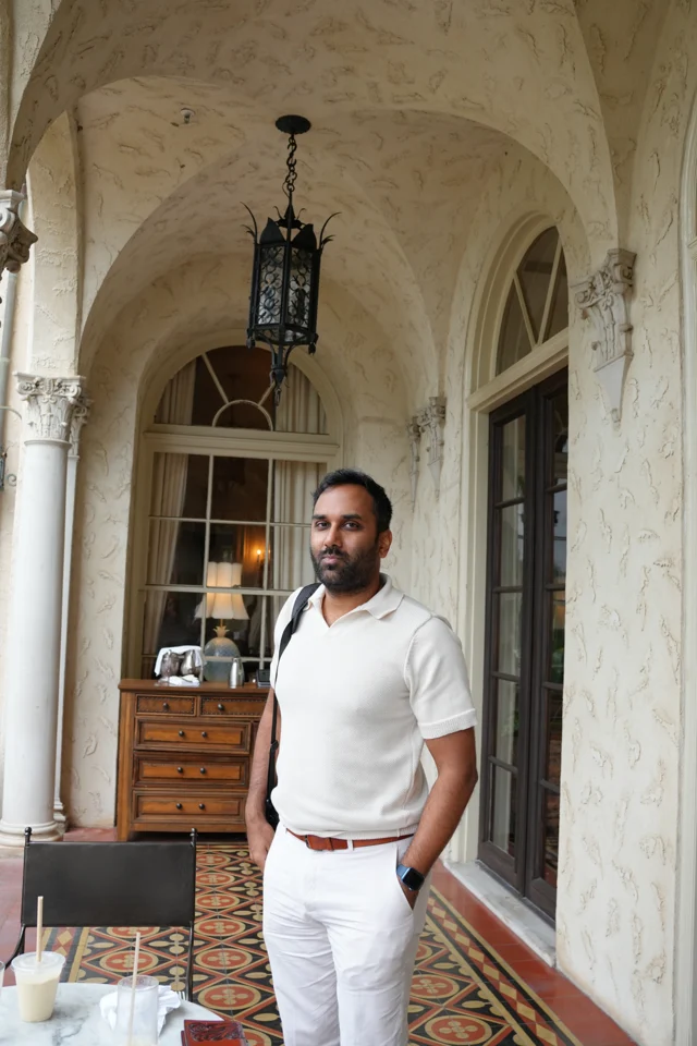 Sagar beneath the vaulted loggia
